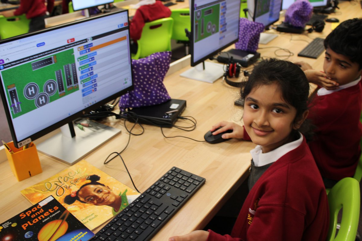 Mrs Harris tweet media