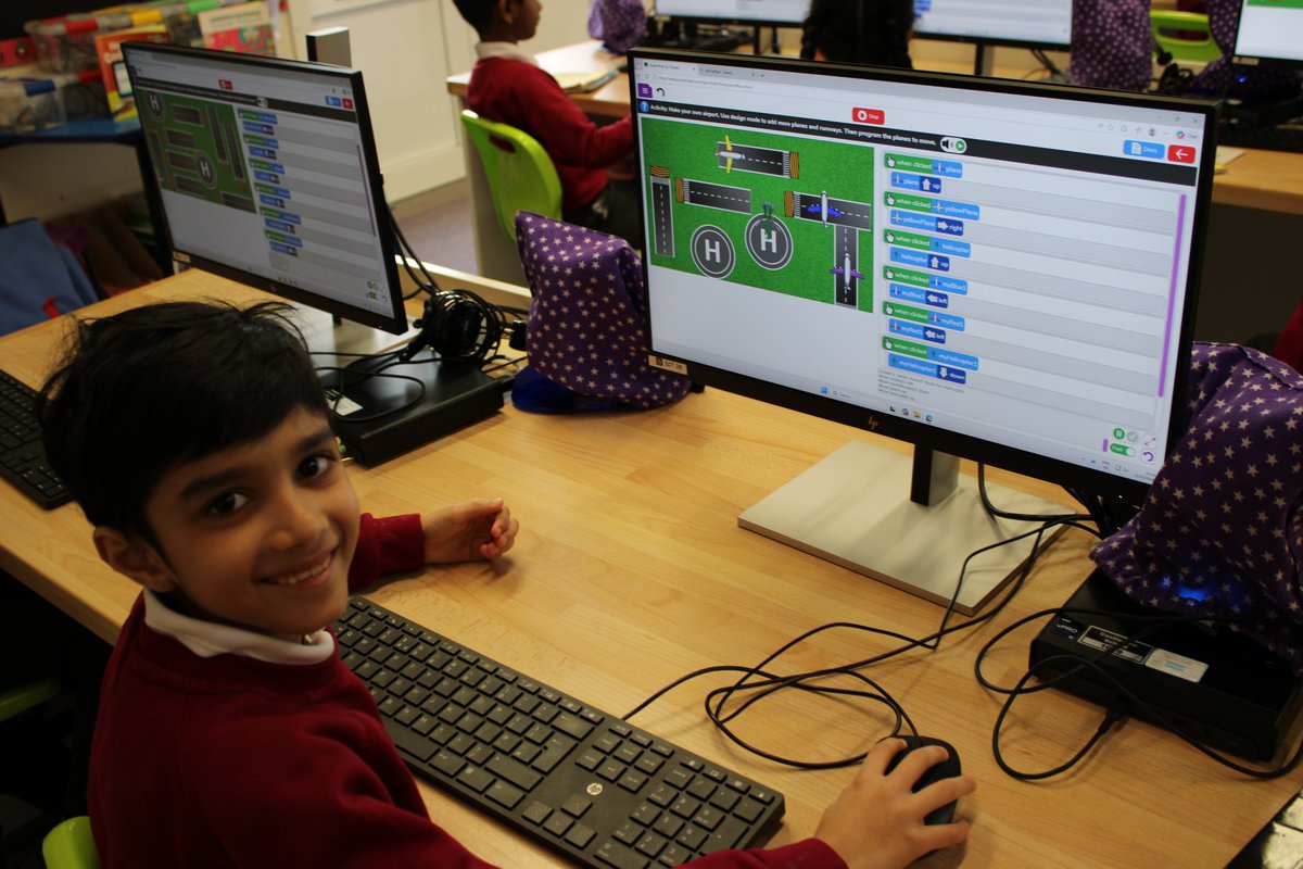 Mrs Harris tweet media