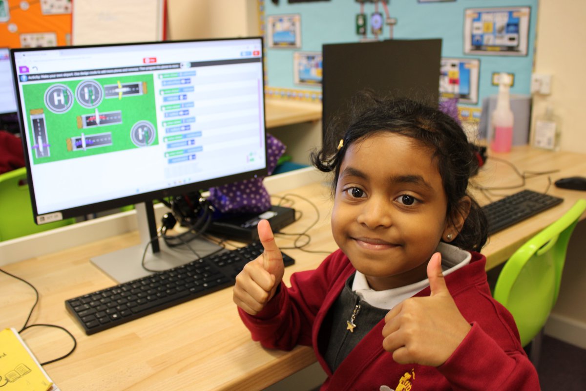 Mrs Harris tweet media