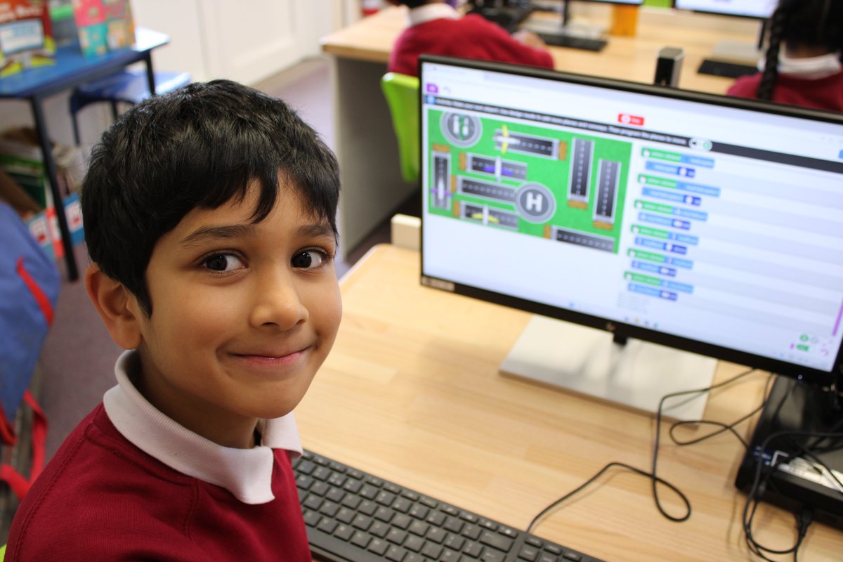 Mrs Harris tweet media