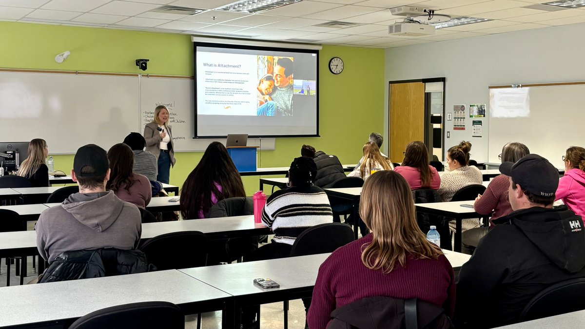 AlgonquinPEM's tweet image. Great turnout for our Bramburger Speaker Series with Mary Hewitt – Raising Resilient Children in Today’s World.
Thanks to our ECE program for sponsoring this important conversation for families in our community: bit.ly/ACECEPem

#ChildDevelopment #ResilientKids