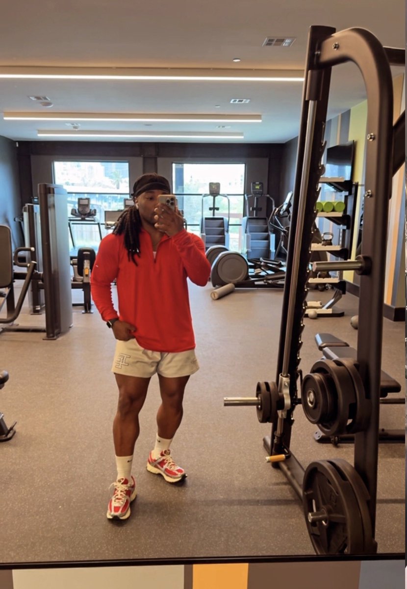 DreWill_'s tweet photo. Go to the gym. #gotothegym https://t.co/qEGBV5uZQ9