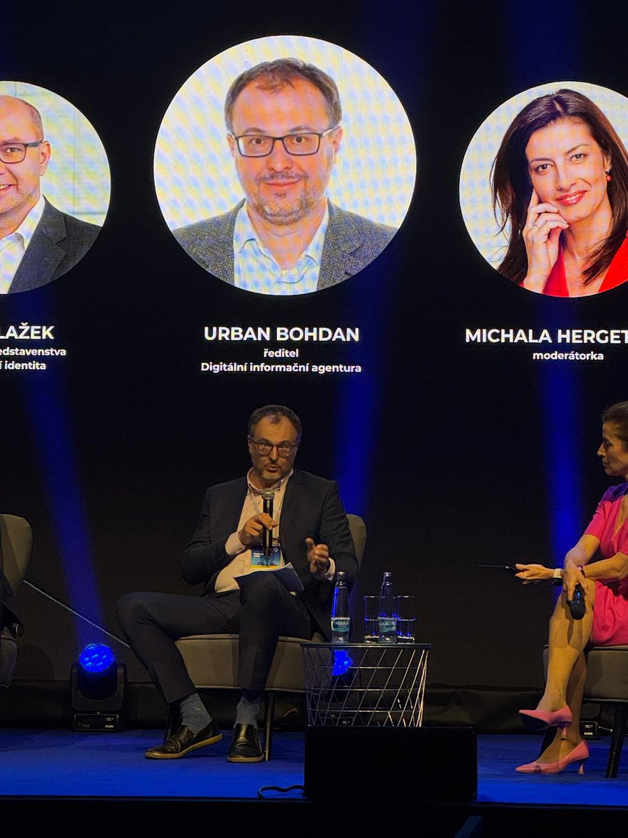 Digitální a informační agentura tweet media