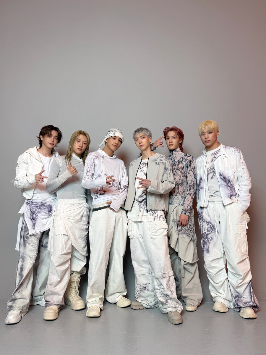 [📸] STUDIO CHOOM ORIGINAL

➕ youtu.be/_LWtHjOLt4o

#P1Harmony #피원하모니 #UNIQUE