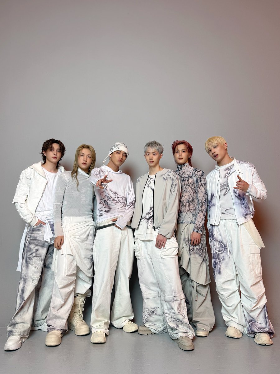 P1H_official's tweet photo. [📸] STUDIO CHOOM ORIGINAL

➕ https://t.co/irY701KFpf

#P1Harmony #피원하모니 #UNIQUE https://t.co/xAIcsrmyU4