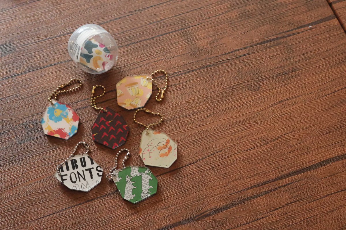 今日から‼️「太陽のマルシェ」ブース出店します📣

シブヤフォントを活用したTシャツや福祉施設のハンドメイド・ものづくり×デザインから生まれる、ファッション雑貨を販売します。
初の試みの缶バッジガチャガチャも！ぜひトライしに来てください🎵

3/14, 15 10:00-16:00
timealive.jp/marche/