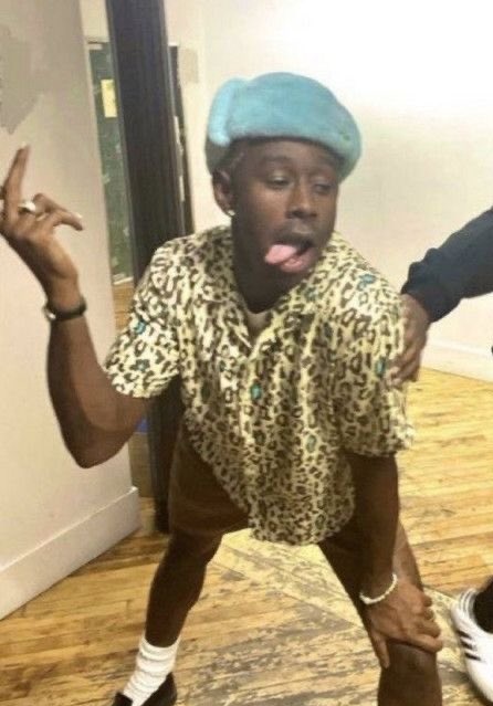 ติ่งเกาหลีต้องมอบมงให้อามี่แล้วล่ะ  ยืน 1 เป็นเบอ 1 เบอ 0 เหมือนศิลปินมันเลยอะ โลกก้หมุนรอบมัน ชื่อมันอยุ่ในทุกท้อปปิกติ่ง เริ่สสะแมนแตนนะค้ะป้าอามี่ 😘