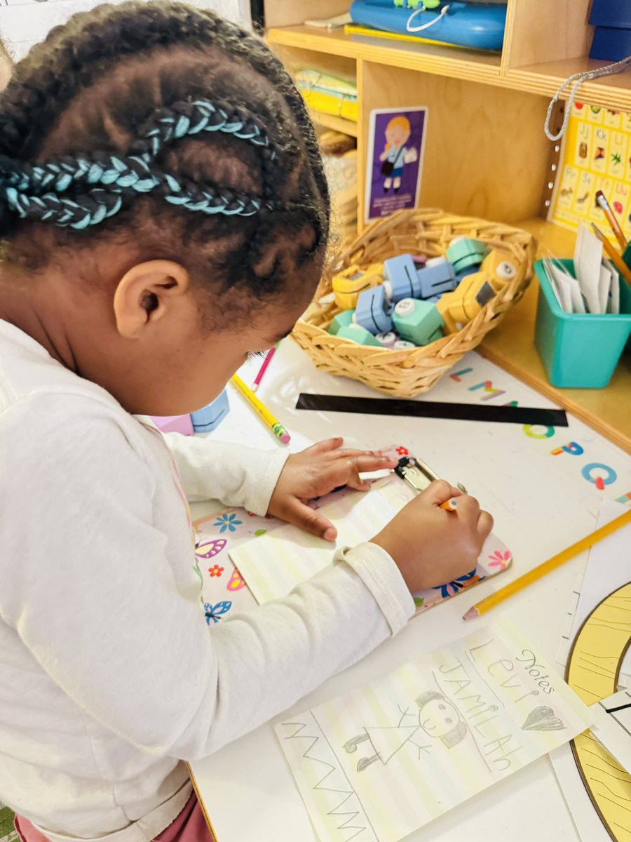 RCPS_EarlyLearn's tweet photo. “J came ready to work… multiple tools, big focus, growing writer energy.”

#WritingCenter #EarlyWriters
#PreKWriting
#KinderWriting
#EmergentLiteracy https://t.co/4b4x0ao29C