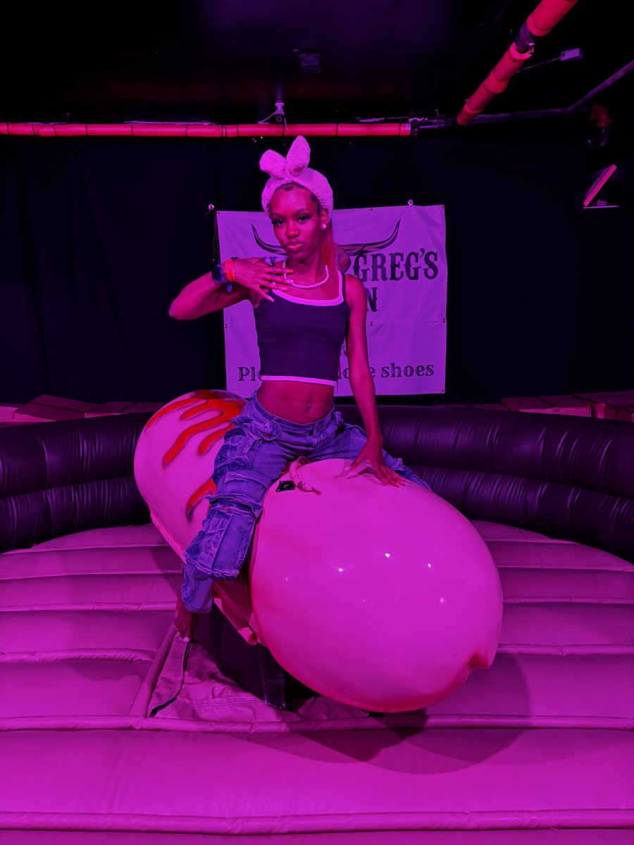 KikiMarieTV's tweet photo. Set the Show! 🦾
They hoping that they gone catch me riding dirty.. tryna catch me riding dirty!
Wild Greg's Saloon
Austin, TX 🤠
#settheshow #sxsw #southbysouthwest #skillset #AustinTx
https://t.co/4MJfG68C0J https://t.co/eTilMaUkSY