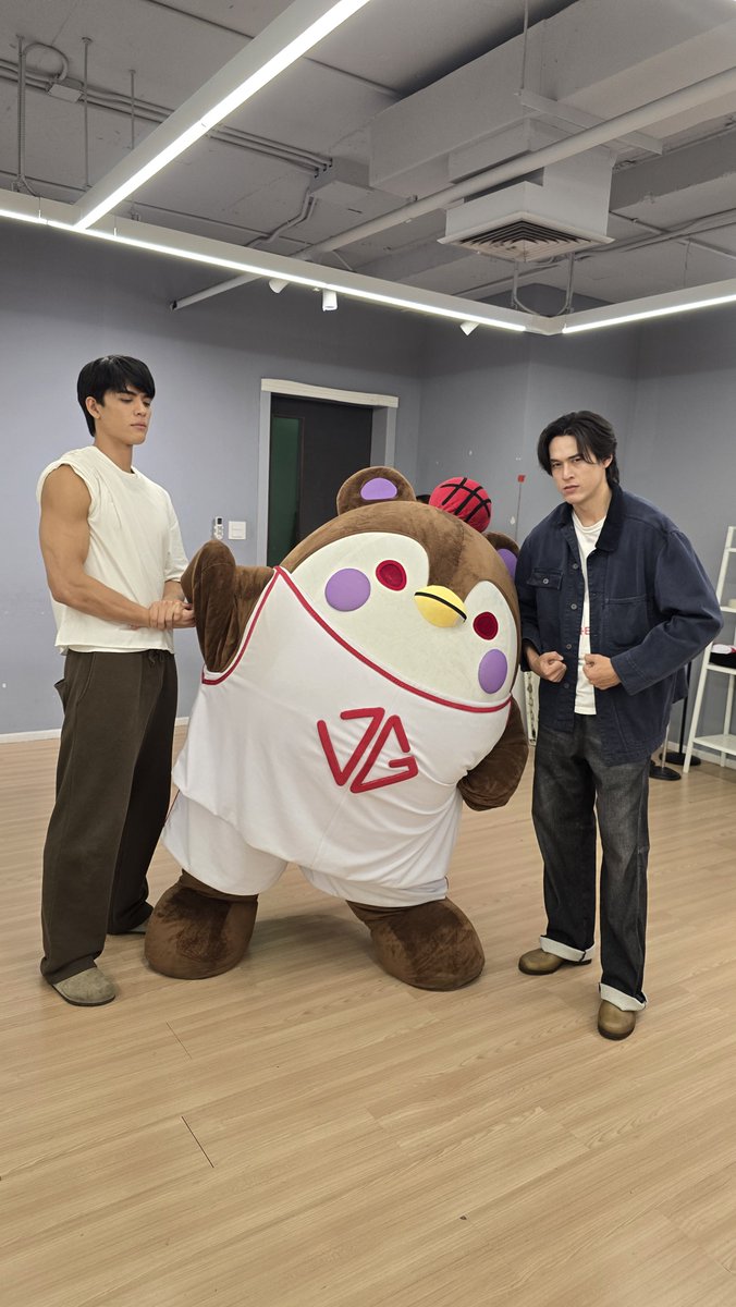 Superman dream on 💪🏻
@Josswayar @gawincaskey 

#OnlyFriendsDreamOnEP3 https://t.co/tCQJpZqhHY