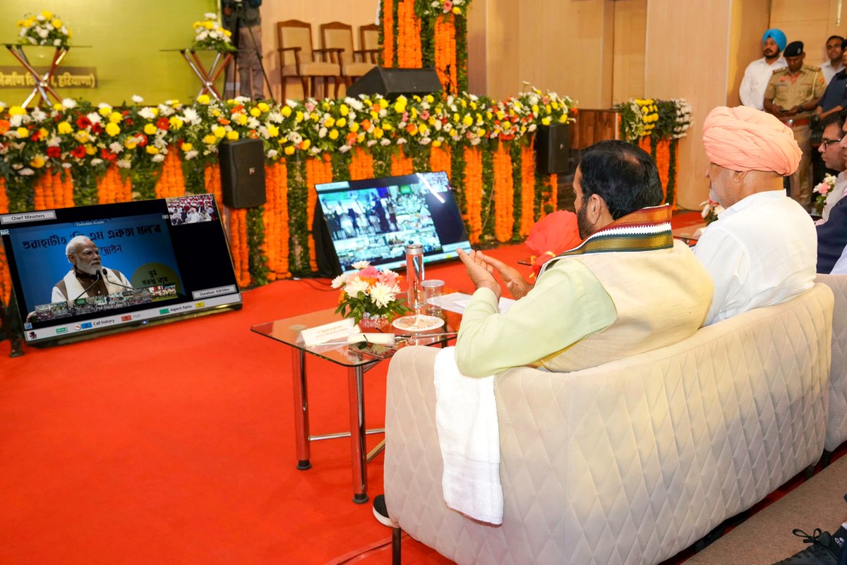 NayabSainiBJP's tweet image. हमारे किसान, हमारी शक्ति !

भारत की कृषक शक्ति को मजबूत करने के लिए माननीय प्रधानमंत्री श्री @NarendraModi जी ने आज असम से ' #PMKISAN सम्मान निधि' के रूप में ₹18,640 करोड़ से अधिक राशि की 22वीं किस्त 9.32 करोड़ क‍िसानों के खाते में जारी की। आज पंचकूला से इस कार्यक्रम में किसान