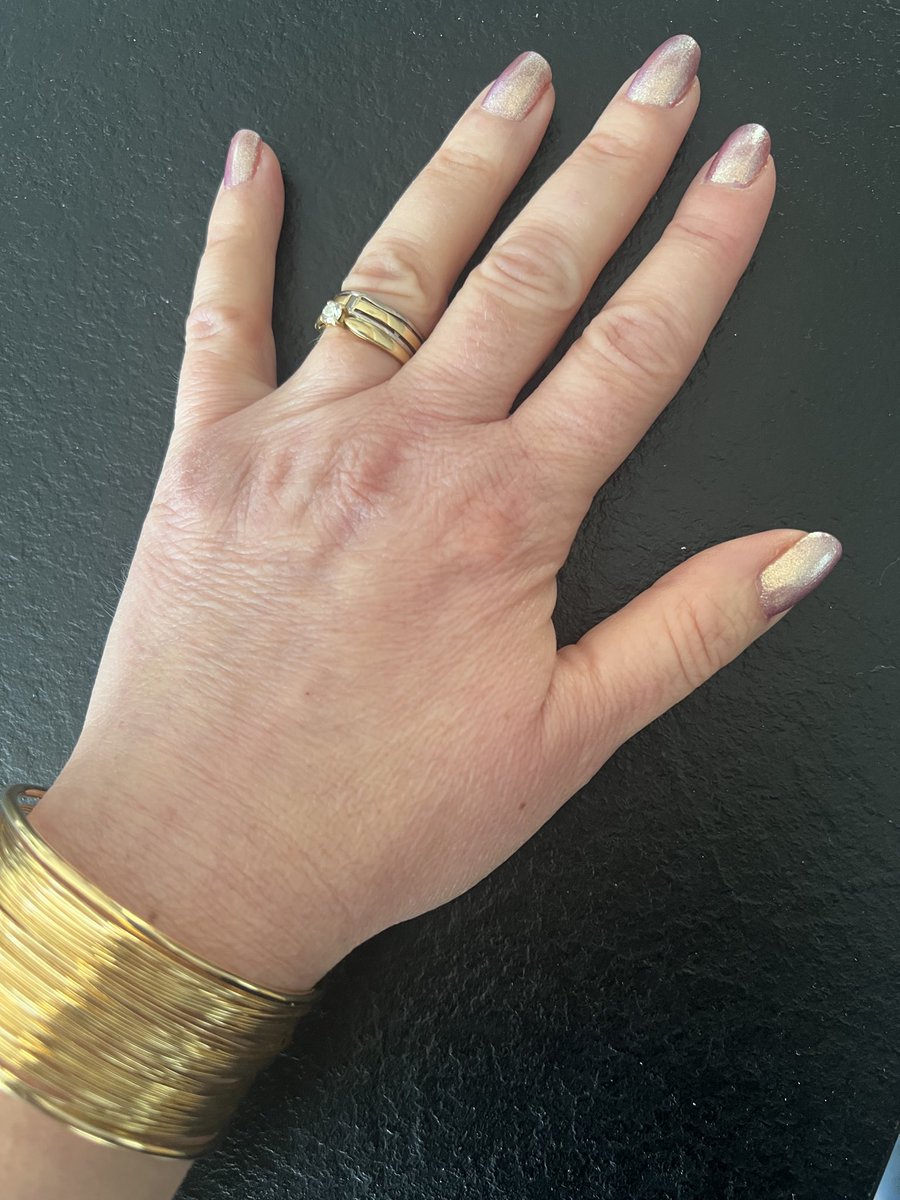 amazonedu67's tweet photo. Petit plaisir du jour 💅🏻
Nouveau vernis, nouvelle humeur 🤩
Parfois il suffit juste d'une jolie manucure pour se sentir bien

Vous aimez ?👇

#NailsOfTheDay #Vernis #Manucure https://t.co/n4cEtLVkEB