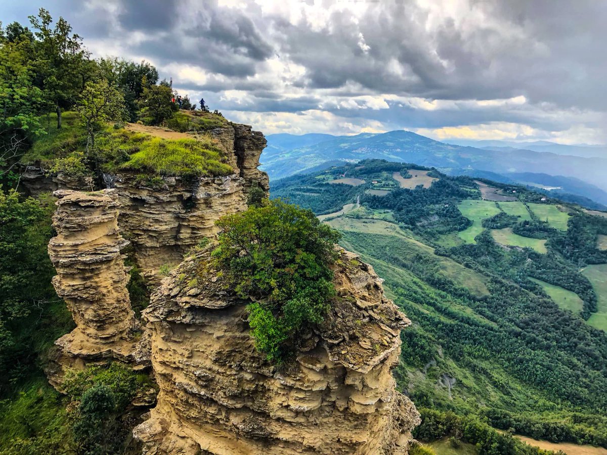 turismoER's tweet photo. #EmiliaRomagnaSlow #inEmiliaRomagna
In Appennino bolognese ogni passo racconta una storia.
Dalla Via degli Dei alla Via della Lana e della Seta fino alla Via Mater Dei: cammini tra natura, borghi e panorami da vivere lentamente.
https://t.co/yydBxp7Q3B https://t.co/Me2fQj8Suy