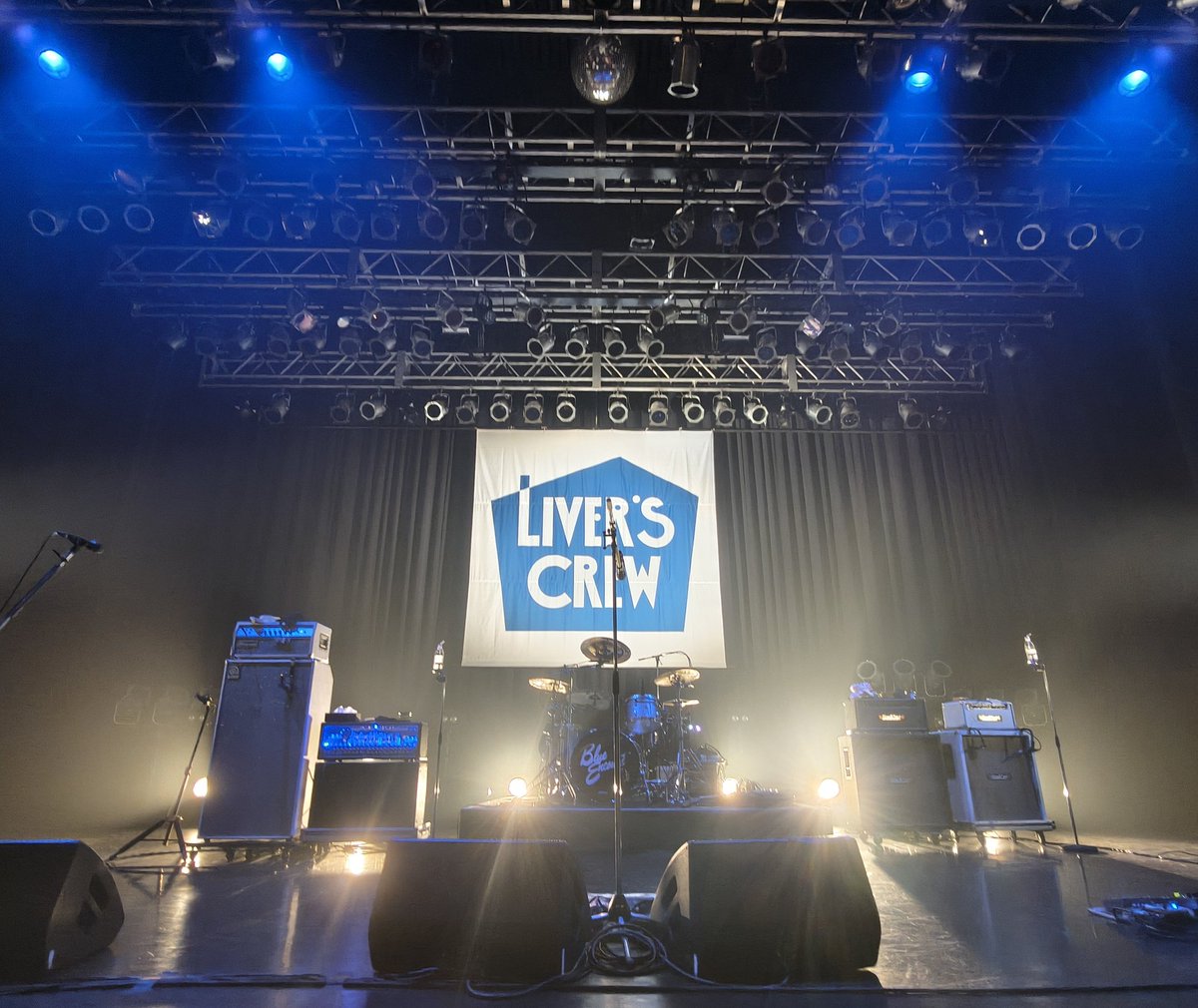 Rio_515's tweet photo. BLUE ENCOUNT
LIVER’S CREW限定
future gathering vol.5 -the tour-
 Spotify O-EAST

クイズからMCからトラブル続きで楽しすぎた！
田邊さん新しいギターお披露目🎸

#ブルエン https://t.co/f8IHPeL1fR