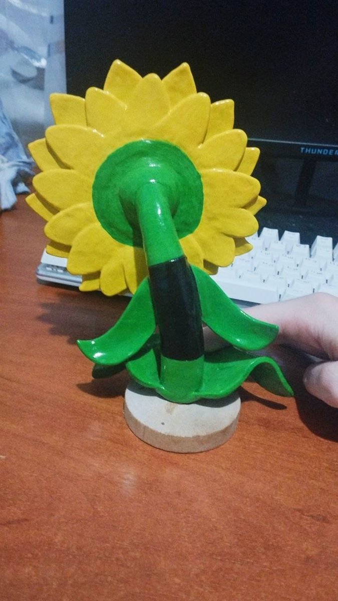 WriteGarve47628's tweet photo. Unpublished work 
Solar flare from the game Plants vs Zombies: Heroes
One of those works that I would like to redo.
#pvzart #pvz #pvzfanart #pvzh #plantsvszombiesfanart #clay https://t.co/2N3gOsP0T4