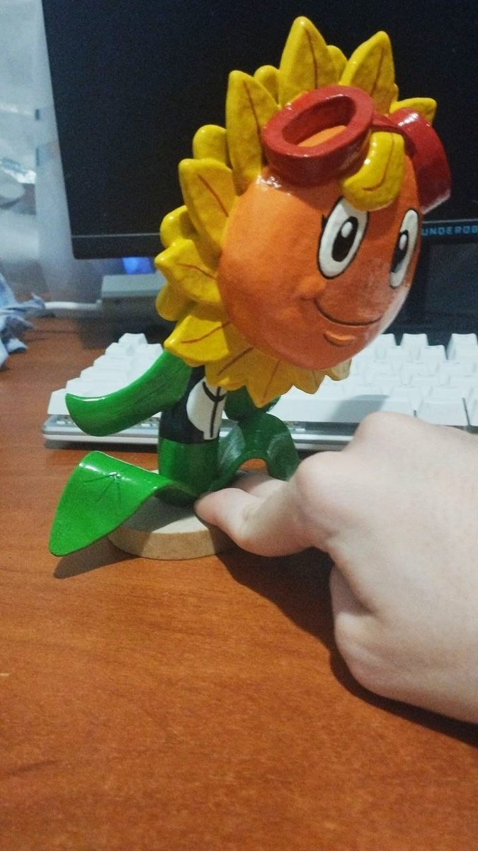 WriteGarve47628's tweet photo. Unpublished work 
Solar flare from the game Plants vs Zombies: Heroes
One of those works that I would like to redo.
#pvzart #pvz #pvzfanart #pvzh #plantsvszombiesfanart #clay https://t.co/2N3gOsP0T4