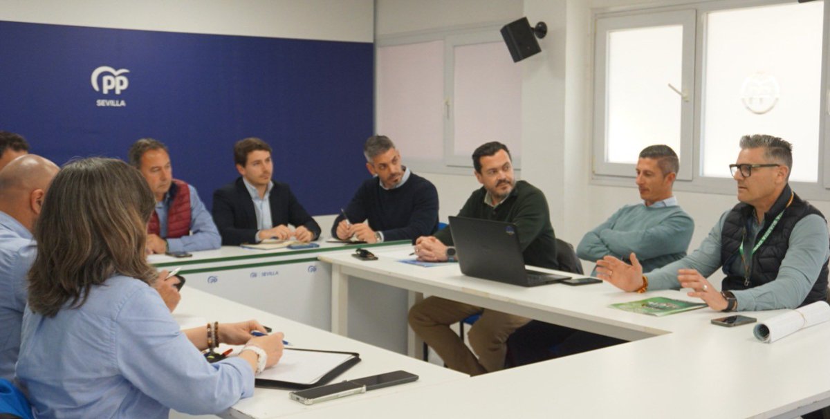 JucilSevilla's tweet image. Finalizamos la reunión con el @PPdeSevilla para abordar la crítica situación de seguridad en la provincia. Hemos sido claros: sin un aumento real de medios materiales y refuerzo de personal, no se puede frenar el avance del narcotráfico no pueden esperar más! #𝗝𝘂𝗰𝗶l