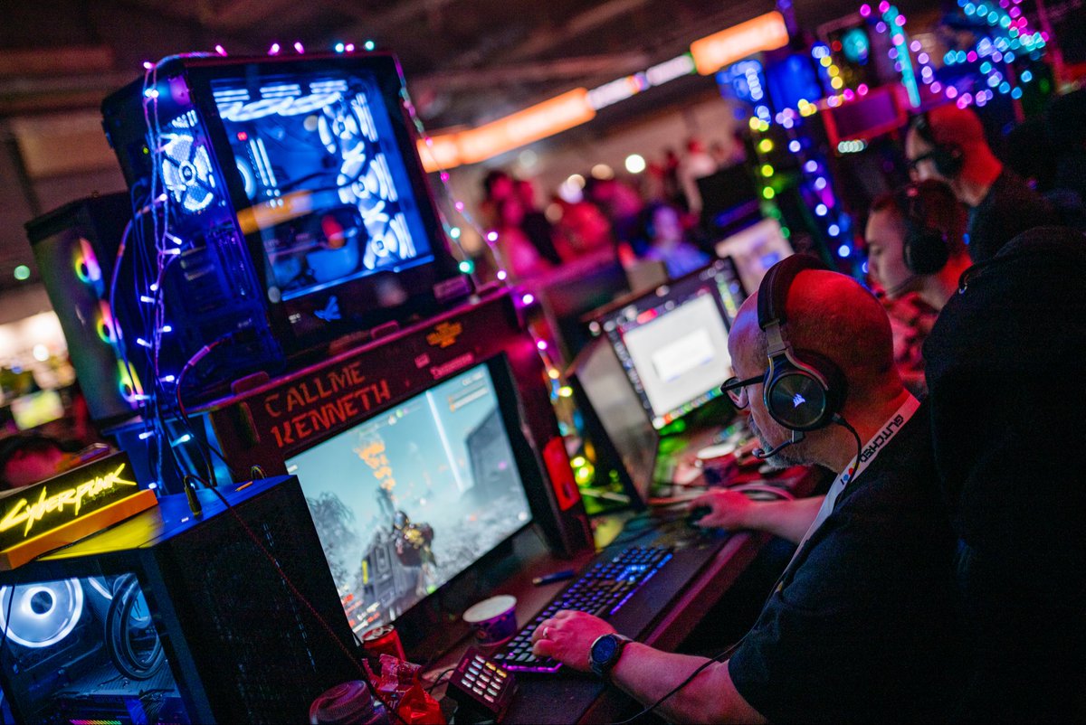 GlitchedSE tweet media