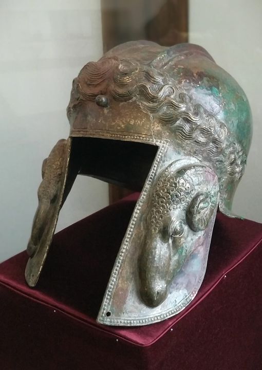 MarianDeaconu's tweet image. Helmet of the so-called Illyrian type with unique decoration, Archaeological museum of Ohrid, North Macedonia 
#Illyrian #ArchaeologicalmuseumofOhrid, #NorthMacedonia