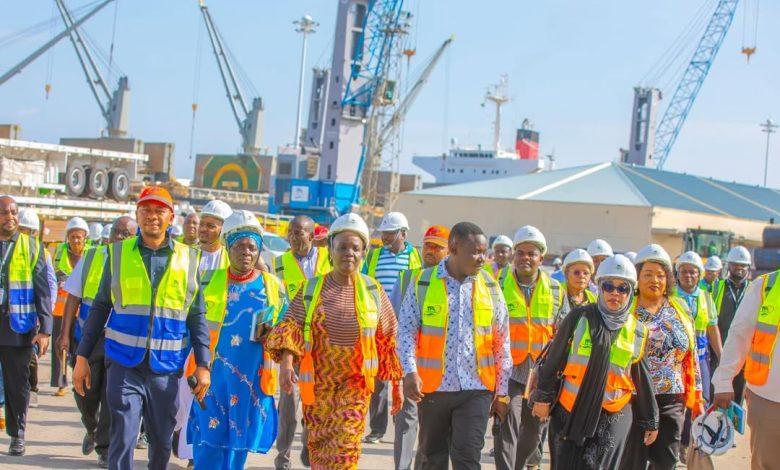 dailynewstz's tweet photo. Tanzania eyes to upgrade service delivery at Tanga Port Read more on:https://t.co/Wn4VsVWIhz https://t.co/uUCYFUvybb