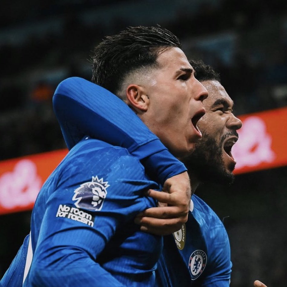 FabrizioRomano's tweet image. 🚨🇦🇷 Liam Rosenior: “We work hand in hand with Enzo Fernández. I watched back what happened with Filip Jorgensen…

…that is a player with passion who wants to win. Enzo loves Filip and wants the best for him. In the moment, he was frustrated. It's no more than that”.