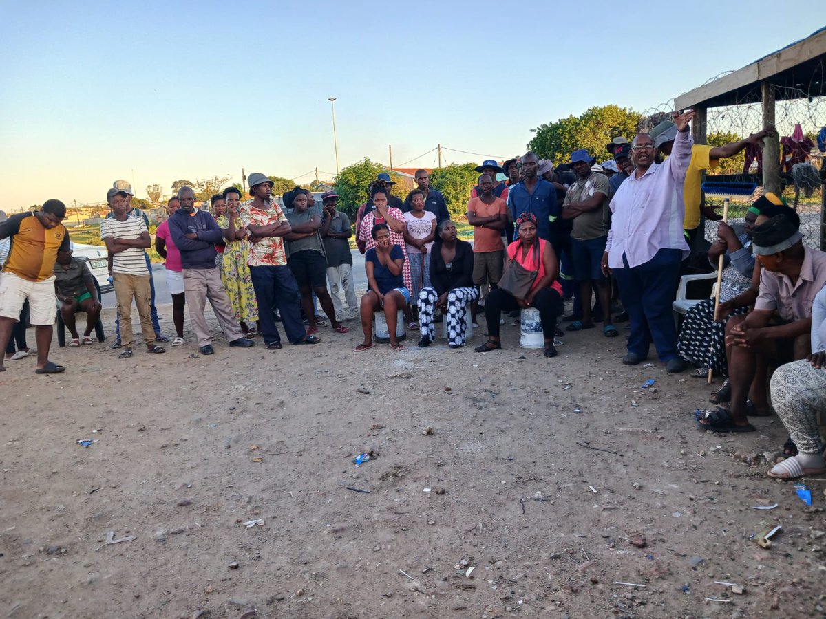 SAPoliceService's tweet image. #sapsEC #SAPS Kwadwesi conducted a community engagement in Malema Village, Govan Mbeki, on Thursday 12/03.

The purpose of the engagement was to encourage community involvement in #CrimePrevention through the establishment of community patrollers. Residents were advised to form