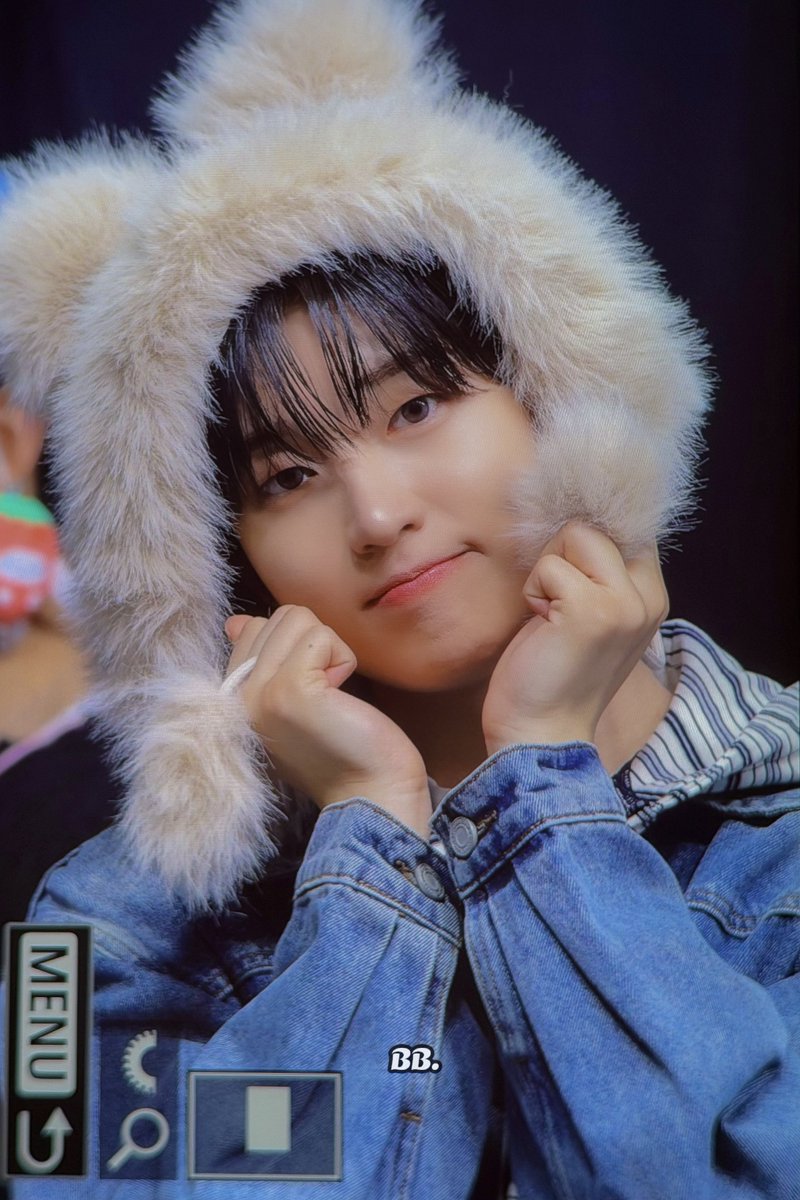 𝐁𝐁. tweet media