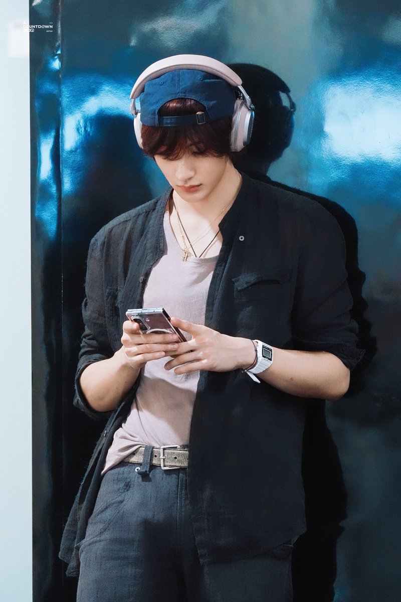 ACOUNTDOWN321 tweet media