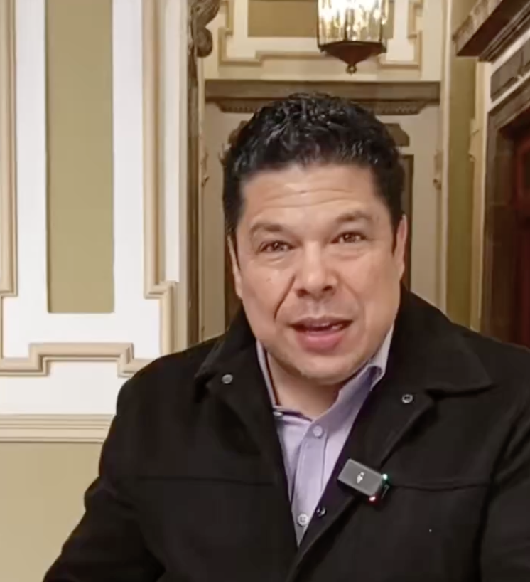 🚨 Regidor de Morena en Puebla gasta en una comida y eventos 669 mil 465 pesos con cargo al erario.

El regidor morenista <a href="/Biestro/">Gabriel Biestro</a> mejor conocido en las redes sociales como el 'Galán de balneario', se gastó sólo en 2 meses 669 mil 465 pesos en diversos eventos y comidas de la