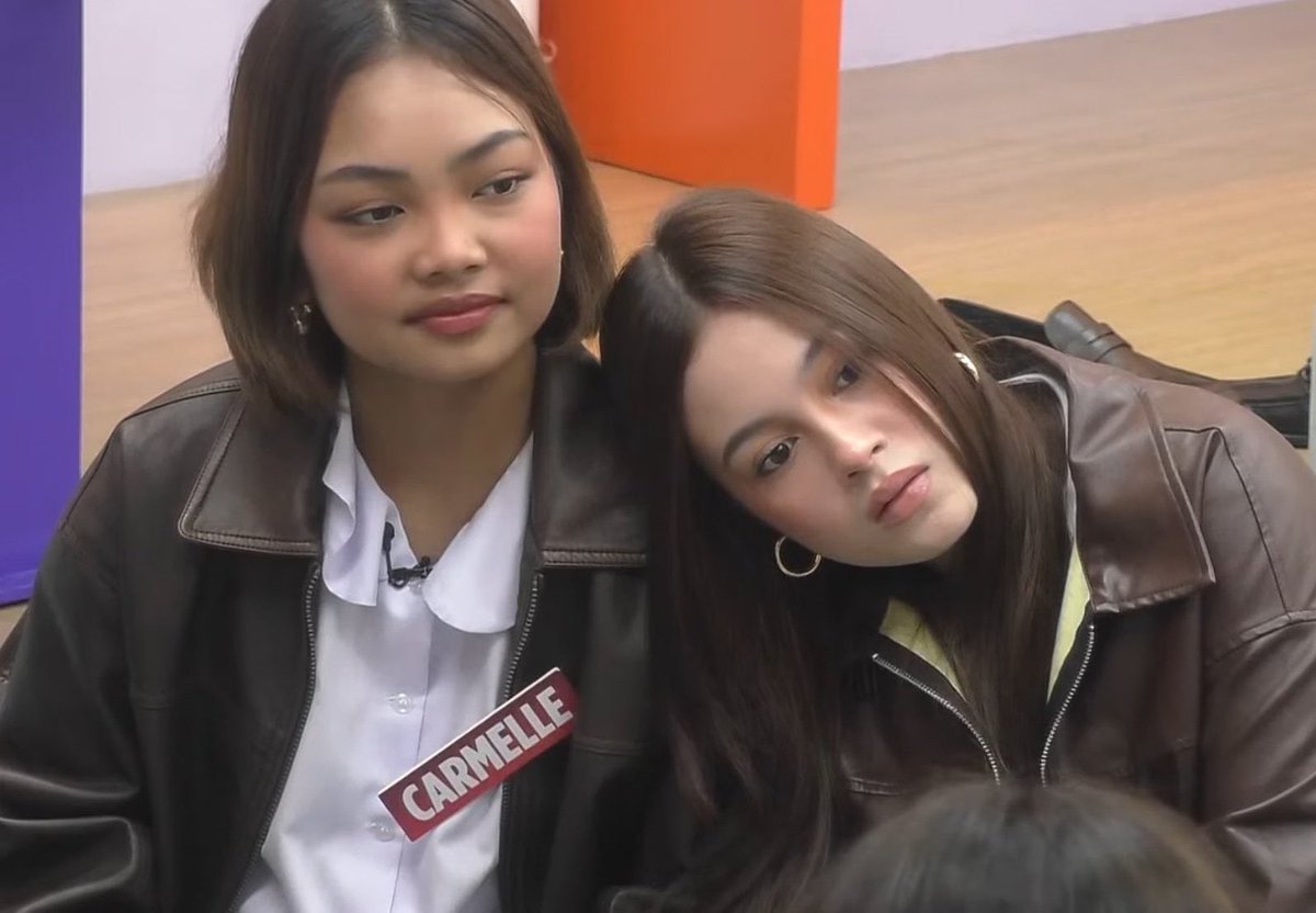 KrysMelle tweet media