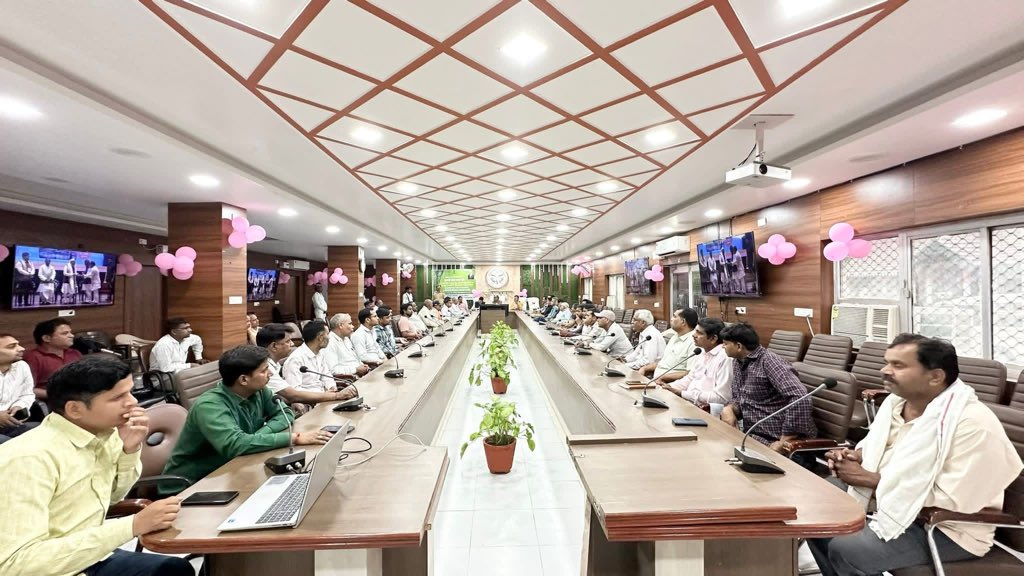 girishyadavbjp's tweet image. अन्नदाता का सम्मान, मोदी सरकार की पहचान! 

आज कलेक्ट्रेट सभागार, जनपद-जौनपुर में 'प्रधानमंत्री किसान सम्मान निधि' की 22वीं किस्त के डिजिटल हस्तांतरण के अवसर पर यशस्वी प्रधानमंत्री आदरणीय श्री @narendramodi जी का ओजस्वी संबोधन (उद्धबोधन) को लाइव के माध्यम से सुना।

#PMKisan