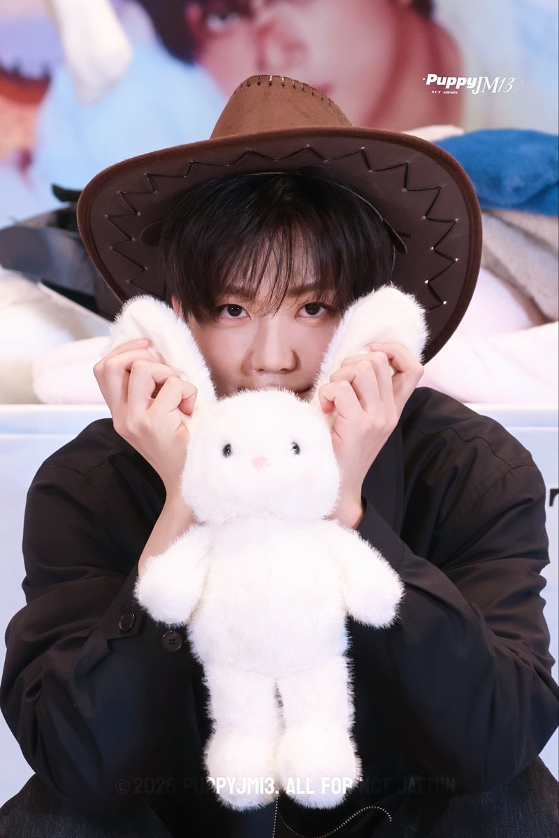 PEEK                             A                           BOO ʚ₍ᐢ. .ᐢ₎ɞ