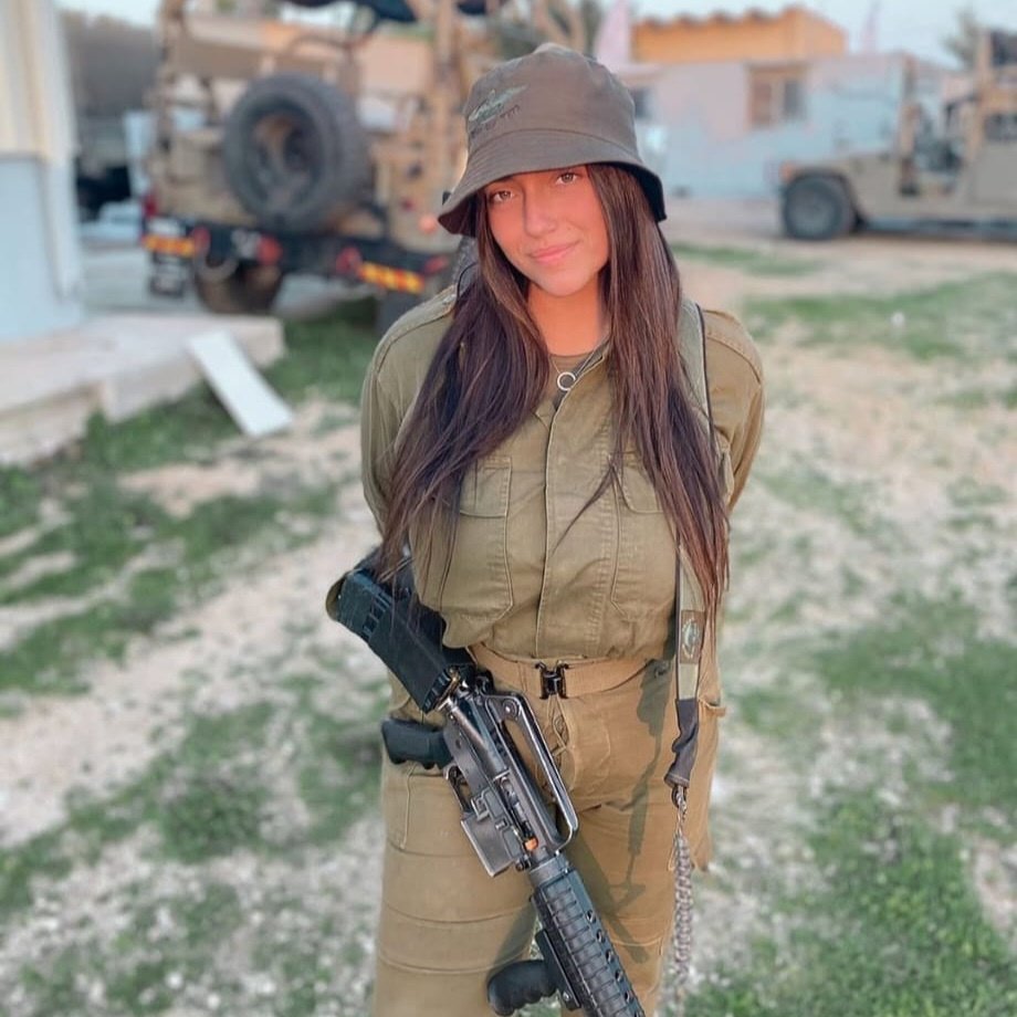 Sarah David tweet media