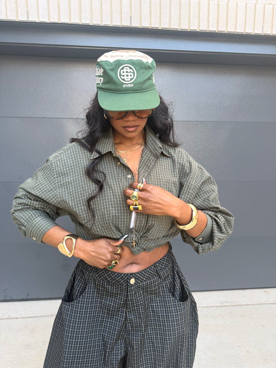 joyflashnflair's tweet photo. Just wanted to show yall how I look in my fav color ✨ https://t.co/dB0kUfmv1V