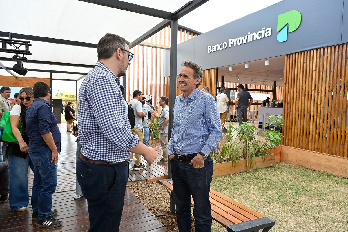 Durante la tercera jornada de #Expoagro recibimos en el stand de <a href="/bancoprovincia/">Banco Provincia</a> la visita del ministro <a href="/gkatopodis/">Gabriel Katopodis</a>, legisladores/as provinciales e intendentes/as. 

Juntos recorrimos la muestra y visitamos empresas bonaerenses representativas del sector.