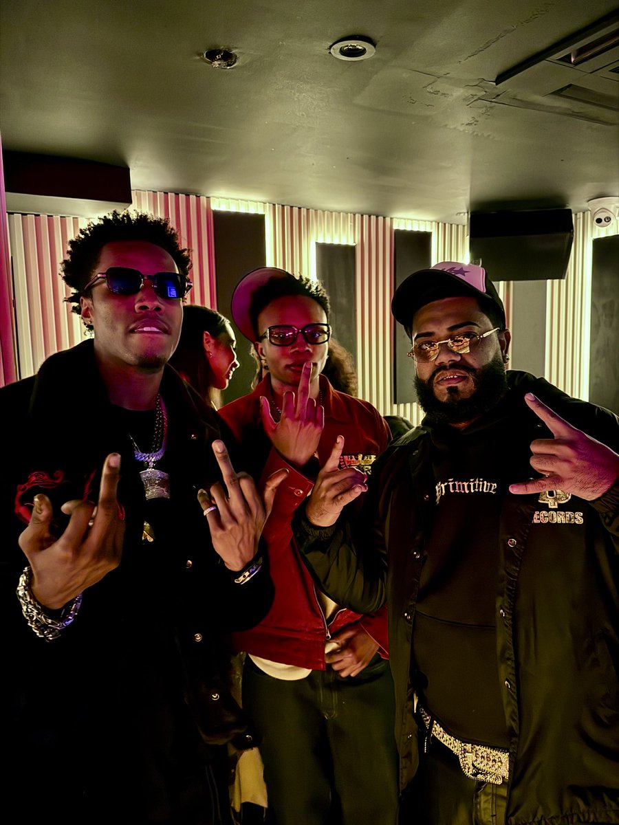PhW3sH's tweet photo. @RoyWoods @WhoJiggi 🏆🚀🔥 https://t.co/BDZE58sEPa