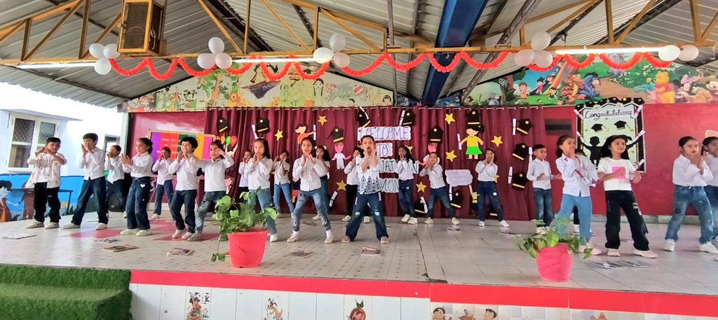 MeerutRam's tweet photo. Celebrating the Graduation ceremony for the batch 2025-26 at RAPS
Proud of our young achievers. The program includes a teachers’ skit, a wonderful UKG dance, and certificate distribution. 
Wishing our students success as they step into the next class!
#AWES#AWWA#RAMdivision https://t.co/rYObDW39sa