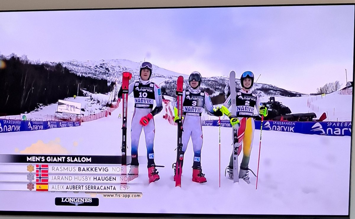 YOMADRID1978's tweet photo. Rodeado de noruegos, suizos y franceses. Aleix Aubert Serracanta, !tercero en Gigante del mundial Junior! @fisalpine. https://t.co/PUwWc9C7gE