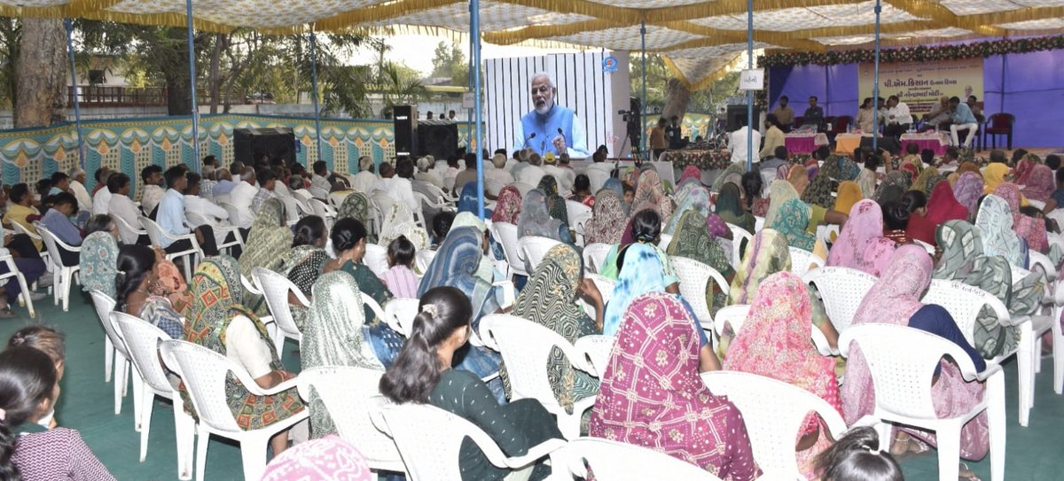 infokhedagog's tweet image. ઠાસરા ખાતે યોજાયેલા પી.એમ. કિસાન ઉત્સવ દિવસ અને મિલેટ્સ મેળામાં ખેડૂતોમાં ઉત્સાહ જોવા મળ્યો. ખેડા જિલ્લાના ૨,૫૨,૬૬૪ ખેડૂતોને પી.એમ. કિસાન સન્માન નિધિના ૨૨મા હપ્તા અંતર્ગત રૂ. ૫૧.૭૧ કરોડની સહાયનો લાભ મળ્યો. 

#PMKisan #Kheda #Millets #Farmers