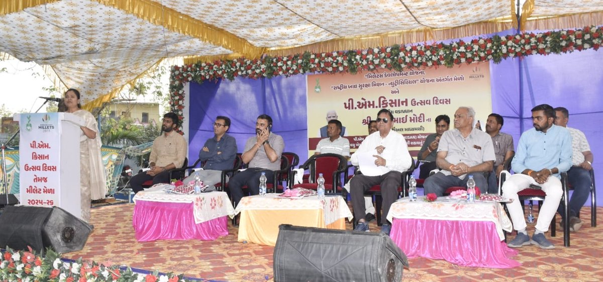infokhedagog's tweet image. ઠાસરા ખાતે યોજાયેલા પી.એમ. કિસાન ઉત્સવ દિવસ અને મિલેટ્સ મેળામાં ખેડૂતોમાં ઉત્સાહ જોવા મળ્યો. ખેડા જિલ્લાના ૨,૫૨,૬૬૪ ખેડૂતોને પી.એમ. કિસાન સન્માન નિધિના ૨૨મા હપ્તા અંતર્ગત રૂ. ૫૧.૭૧ કરોડની સહાયનો લાભ મળ્યો. 

#PMKisan #Kheda #Millets #Farmers