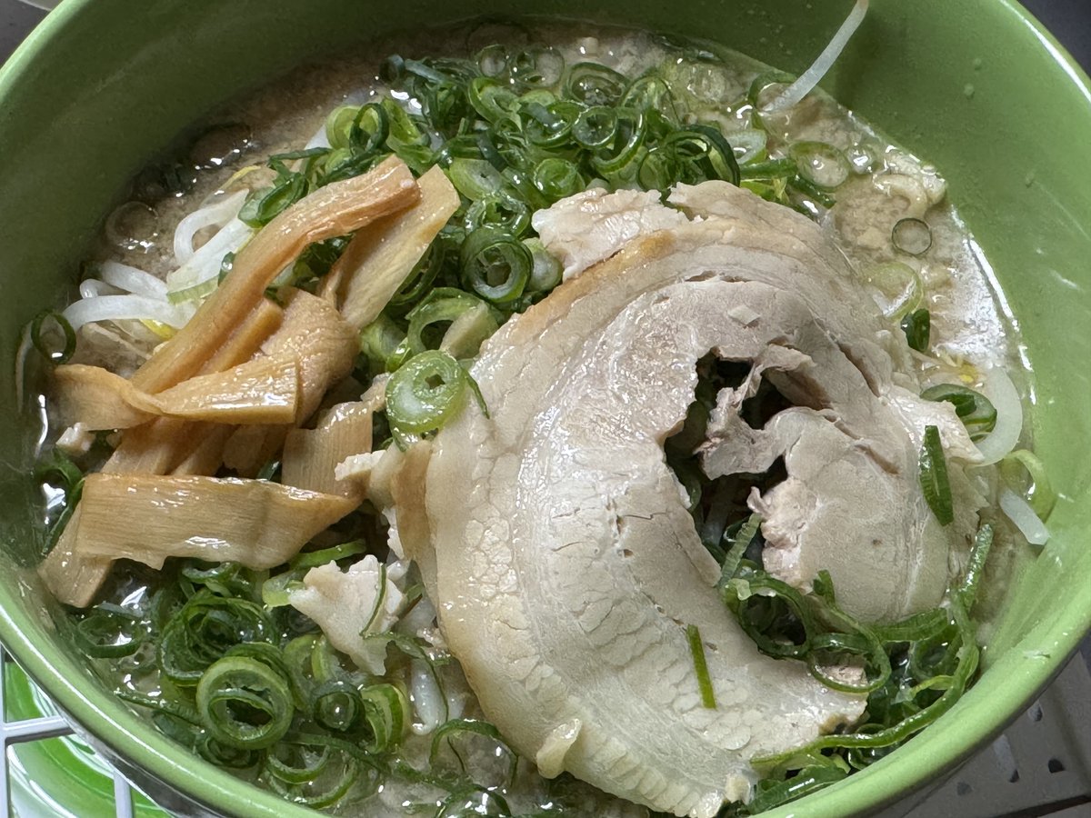 冷凍のラーメンセットでここまで本格的なのが家で食べれるのって嬉しいw

#超ごってり麺ごっつ