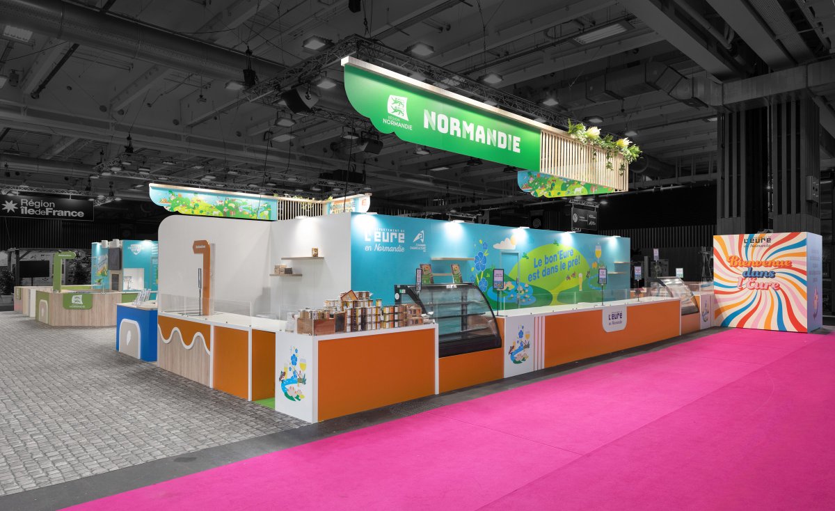 R2 Stand & Event tweet media