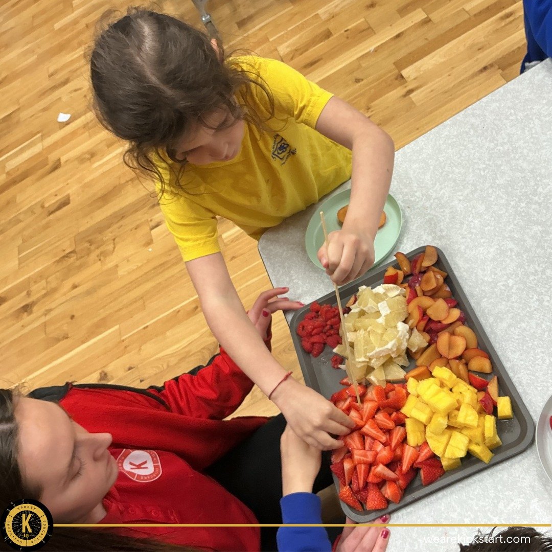 wearekickstart's tweet image. A lovely afternoon at @canon_burrows!
The children enjoyed making and tasting fruit kebabs with lots of delicious choices including strawberries, dragon fruit, mango, kiwi, raspberries and blueberries 

#CanonBurrows #HealthySnacks #FruitKebabs #HealthyEating #Kickstart