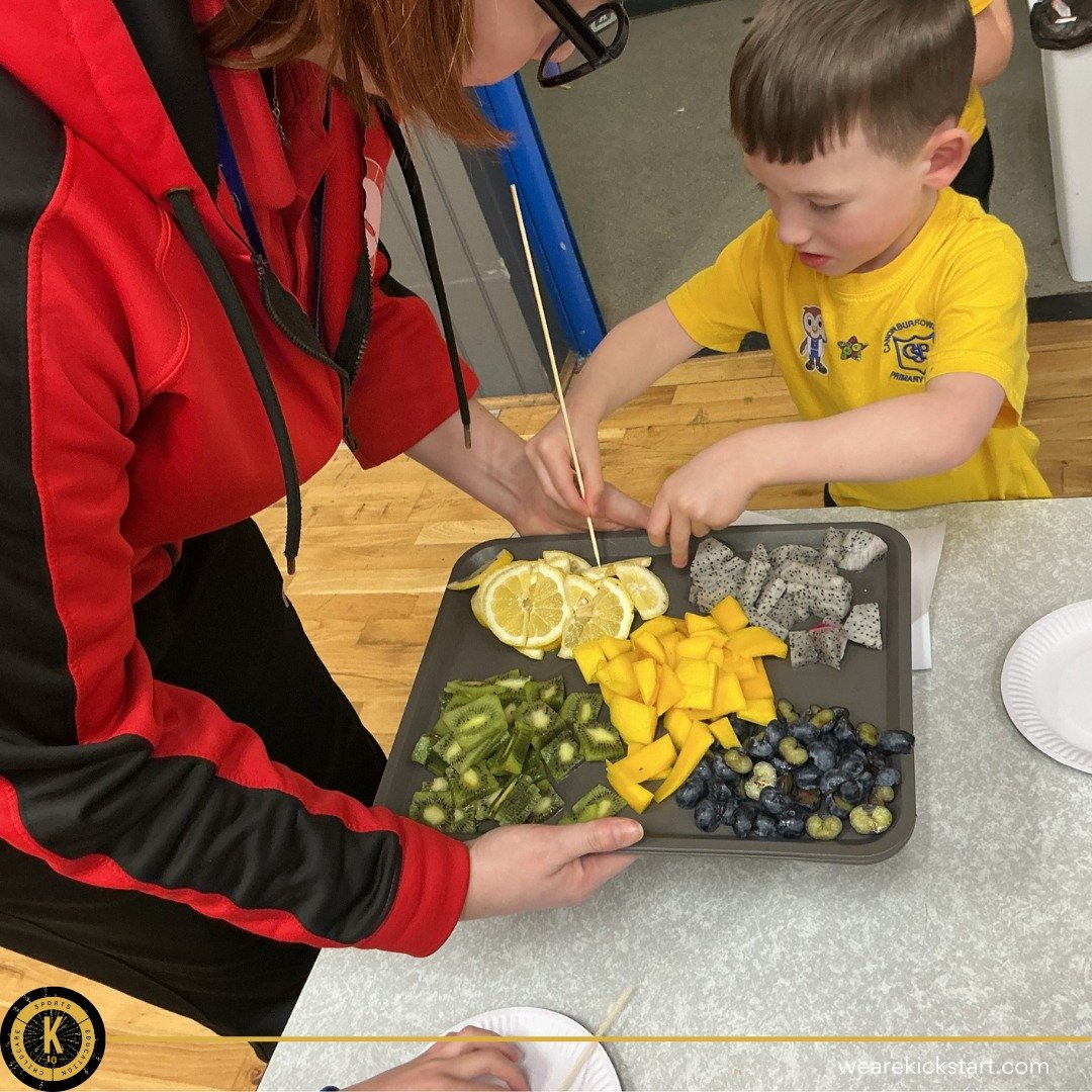 wearekickstart's tweet image. A lovely afternoon at @canon_burrows!
The children enjoyed making and tasting fruit kebabs with lots of delicious choices including strawberries, dragon fruit, mango, kiwi, raspberries and blueberries 

#CanonBurrows #HealthySnacks #FruitKebabs #HealthyEating #Kickstart