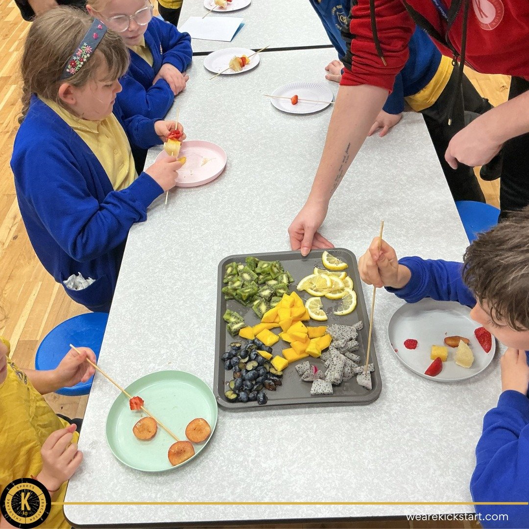 wearekickstart's tweet image. A lovely afternoon at @canon_burrows!
The children enjoyed making and tasting fruit kebabs with lots of delicious choices including strawberries, dragon fruit, mango, kiwi, raspberries and blueberries 

#CanonBurrows #HealthySnacks #FruitKebabs #HealthyEating #Kickstart