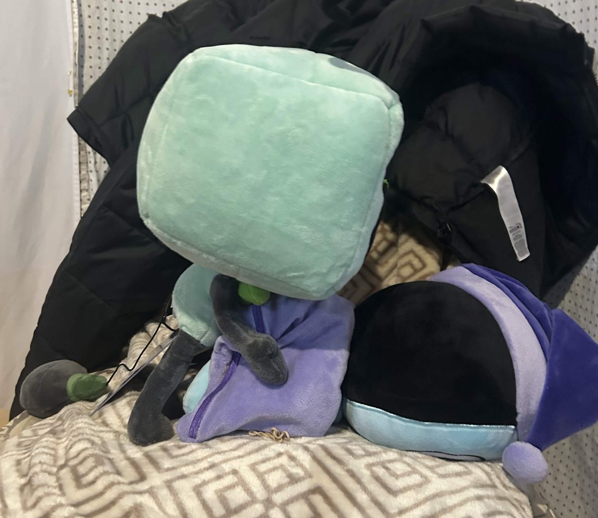 dedachtt_'s tweet photo. I got my Vee plush today YAYYYYY!!!!! https://t.co/g4xx3tbVIr