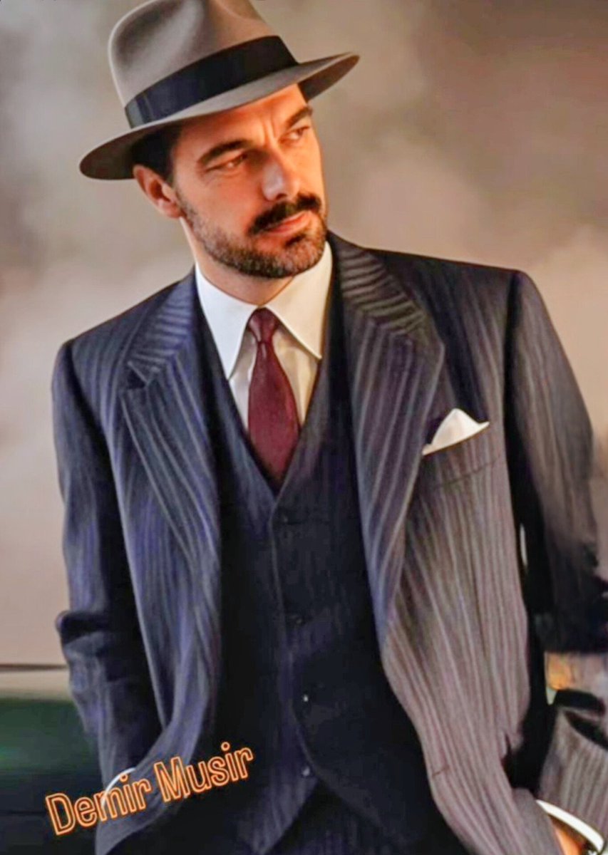 Harika, heyecan giderek artıyor! İyi şanslar, Dedektif! 😎✌️
#DemirMüşir

𝐇𝐚𝐥𝐢𝐥 🖤🔥
#HalilİbrahimCeyhan