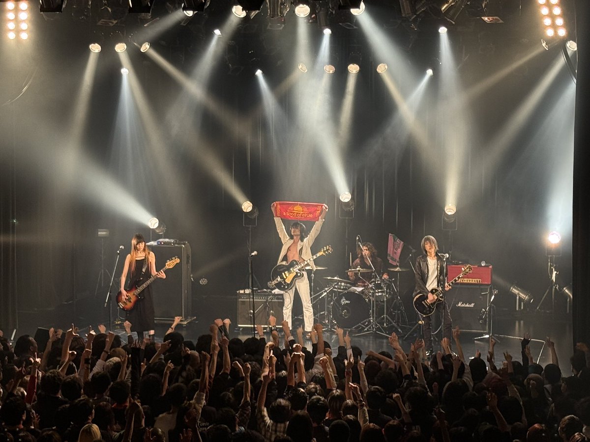 afoc_official's tweet photo. 2026.03.13
a flood of circle 20周年記念ツアー
"日本武道館への道"
w/ ドレスコーズ
at 心斎橋BIG CAT

ご来場下さった皆様、ドレスコーズ、ありがとうございました🌎

明日は金沢にて山中さわおさんとツーマン！
お見逃しなく👀
https://t.co/PGtZSq7osY

 #フラッド 
 #AFOC日本武道館への道 https://t.co/hspVrbuB0B