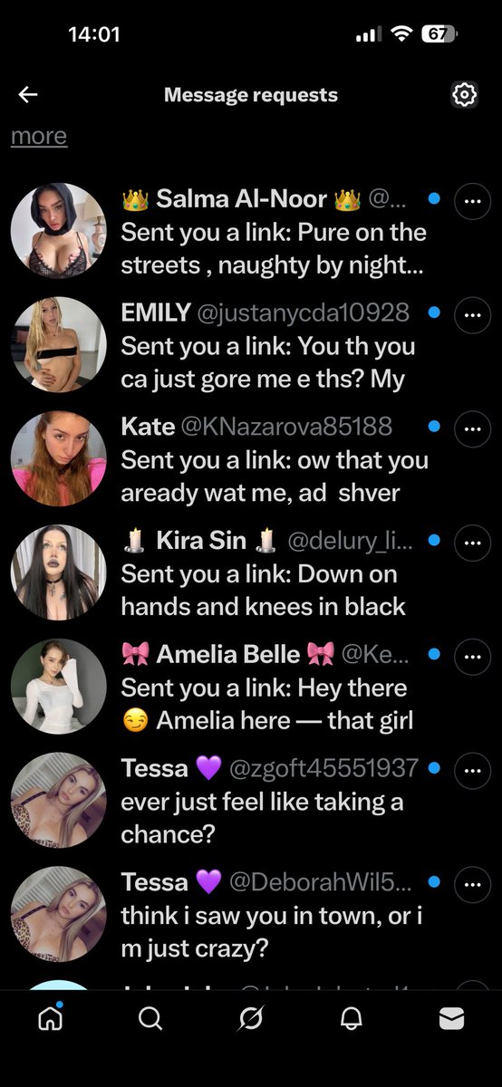 CurvyRed tweet media