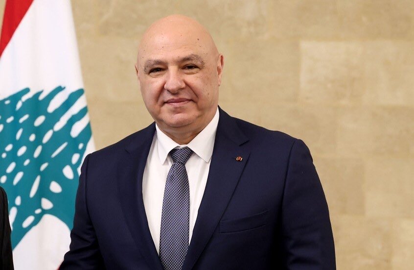 الرئيس اللبناني يعلن استعداده للتفاوض لحل الخلافات السياسية